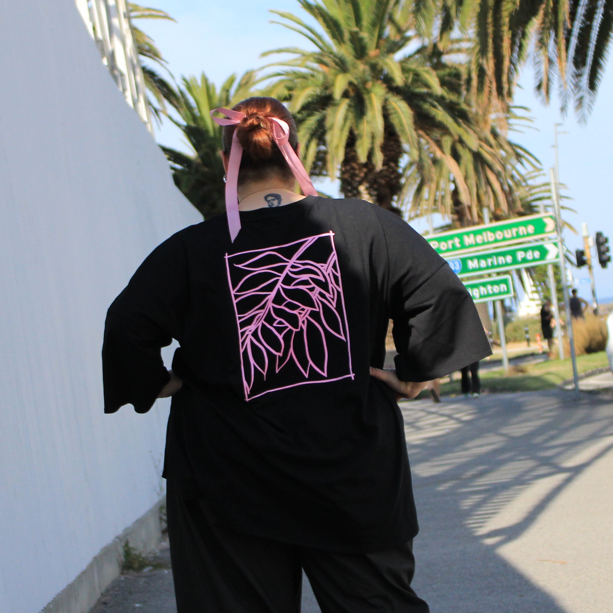 The Art Tee - Black Leaves