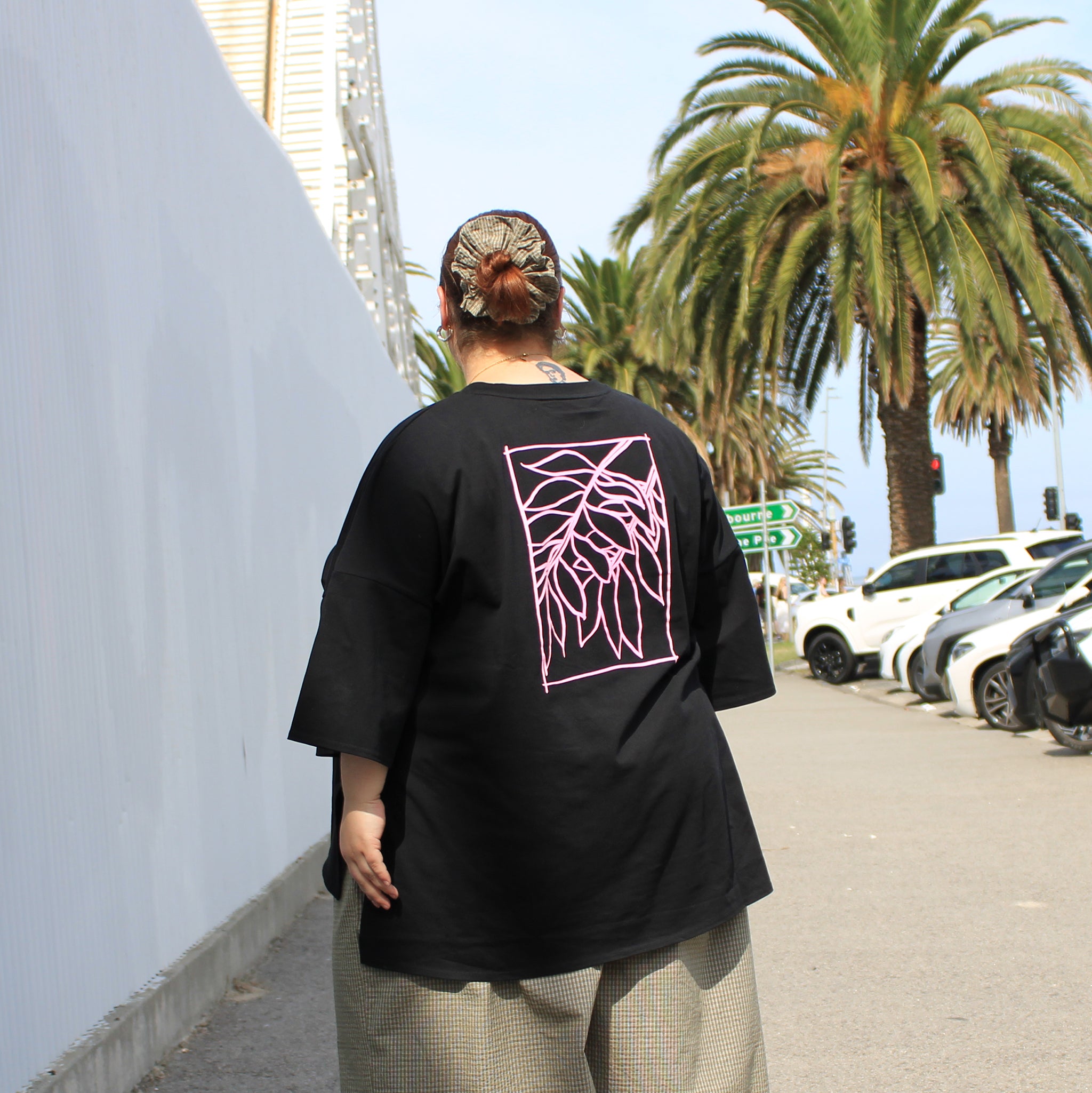 The Art Tee - Black Leaves