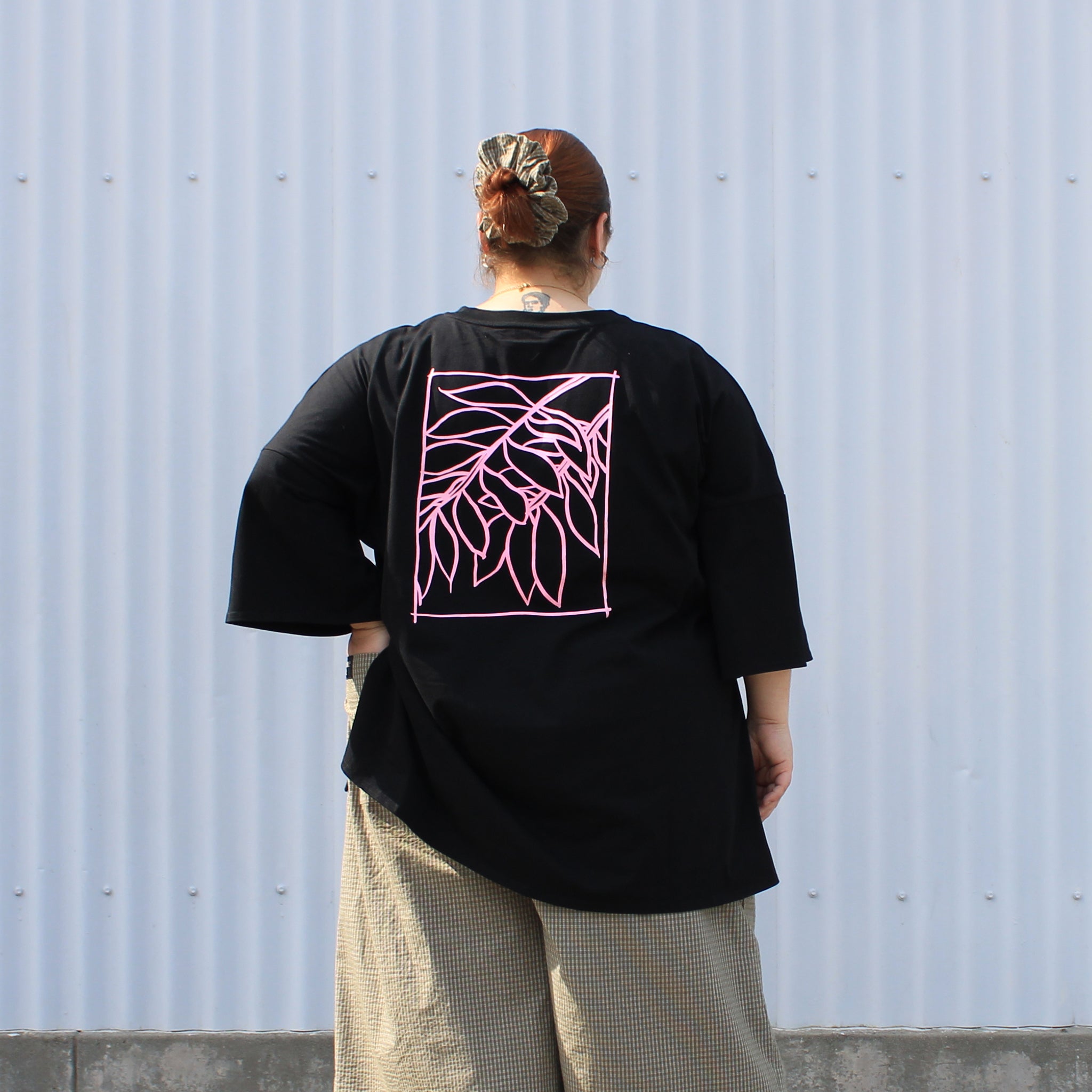 The Art Tee - Black Leaves
